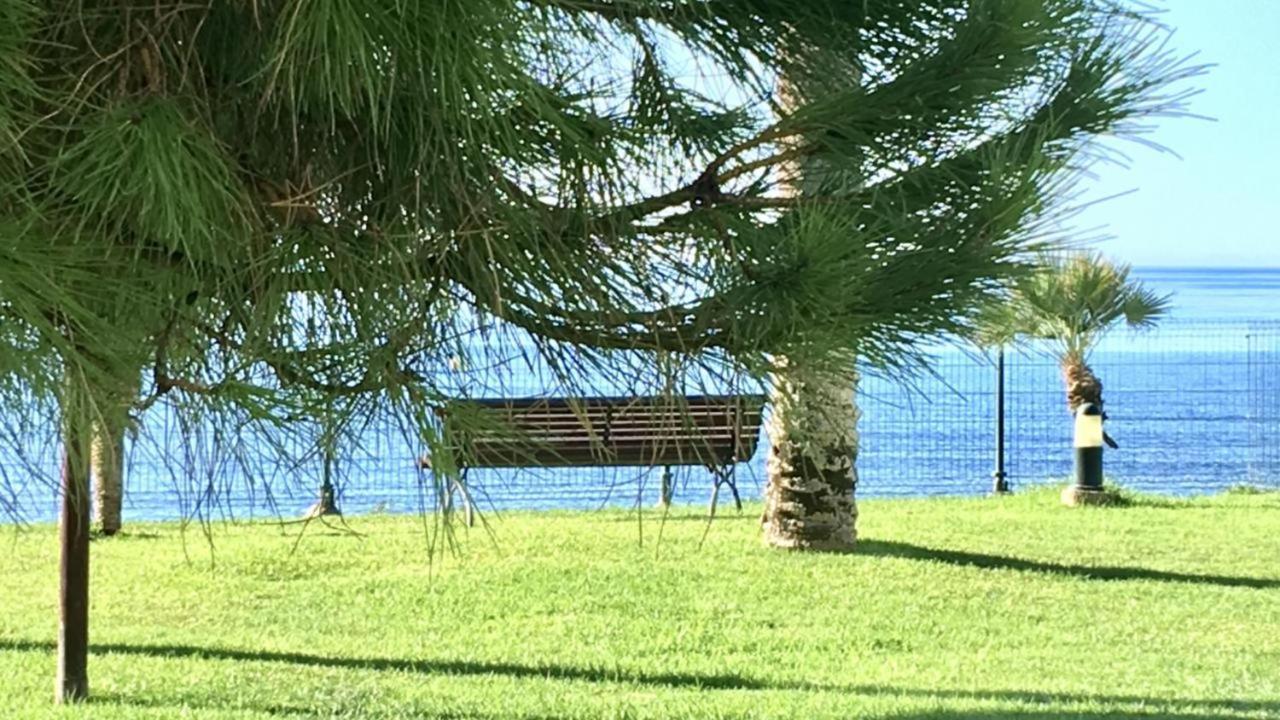 Mi Capricho, Beachfront, Grownfloor, Private Garden & Terrace Sitio de Calahonda Екстер'єр фото
