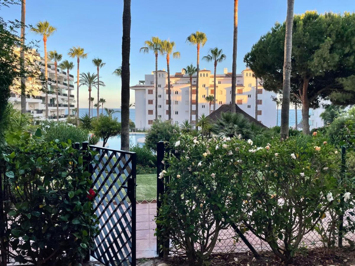 Mi Capricho, Beachfront, Grownfloor, Private Garden & Terrace Sitio de Calahonda Екстер'єр фото