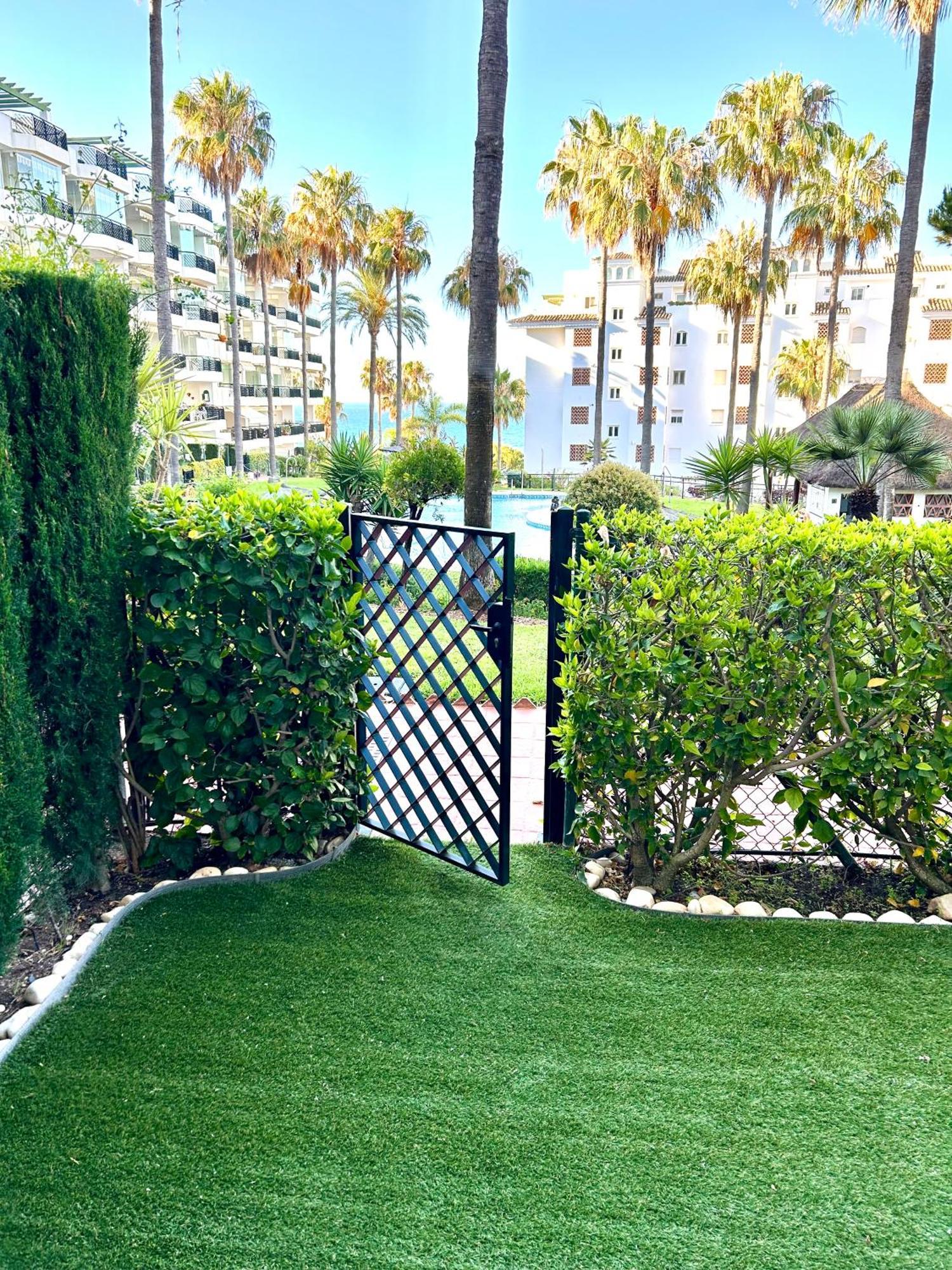 Mi Capricho, Beachfront, Grownfloor, Private Garden & Terrace Sitio de Calahonda Екстер'єр фото