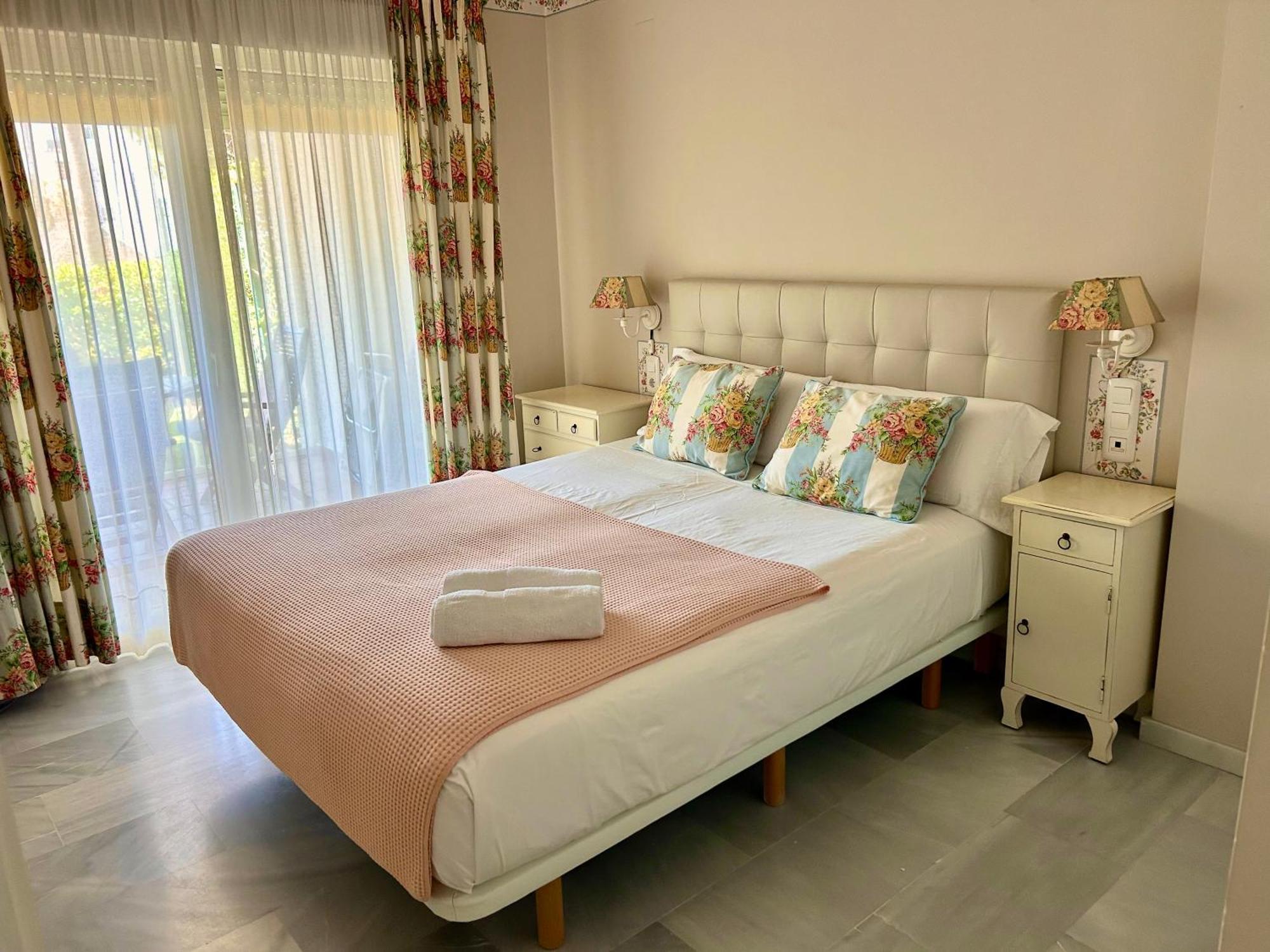 Mi Capricho, Beachfront, Grownfloor, Private Garden & Terrace Sitio de Calahonda Екстер'єр фото